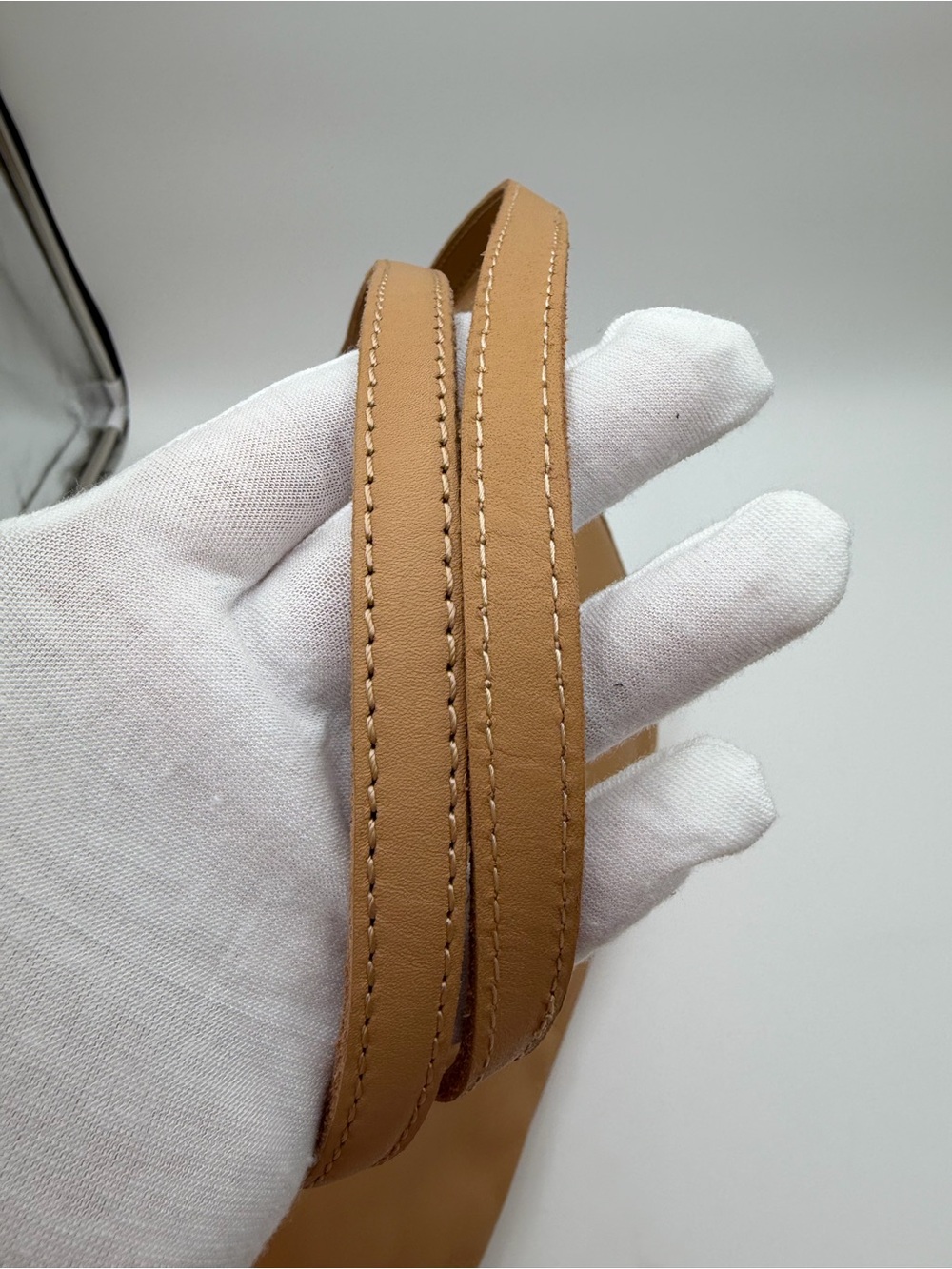 The Sak Faye Tote in Vachetta Leather - Picture 3 of 9